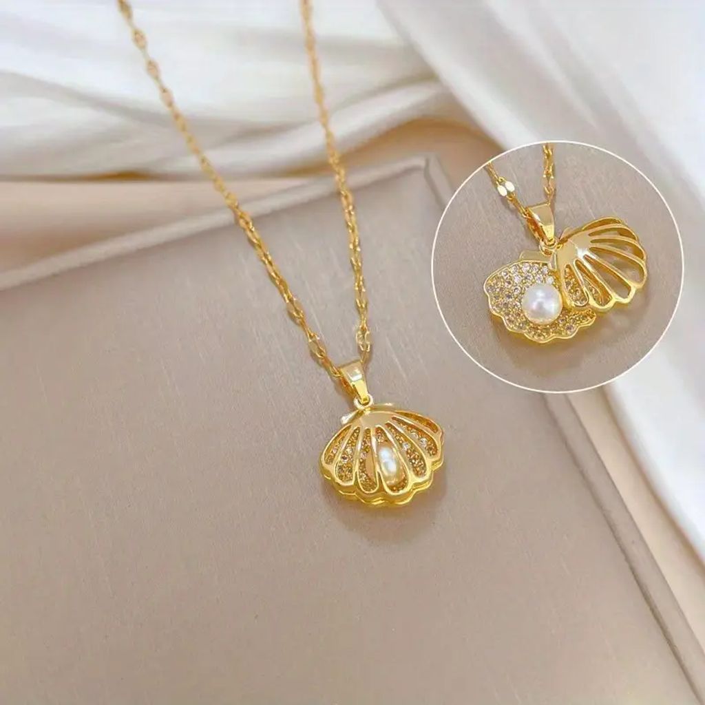 Shell Pendant Necklace - Luxurious Open Mouth Design with Sparkling Pearls